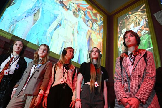 International RUSSIA EXPO forum and exhibition. Group tours for children from Russian regions.