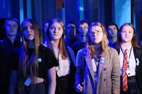 International RUSSIA EXPO forum and exhibition. Group tours for children from Russian regions.