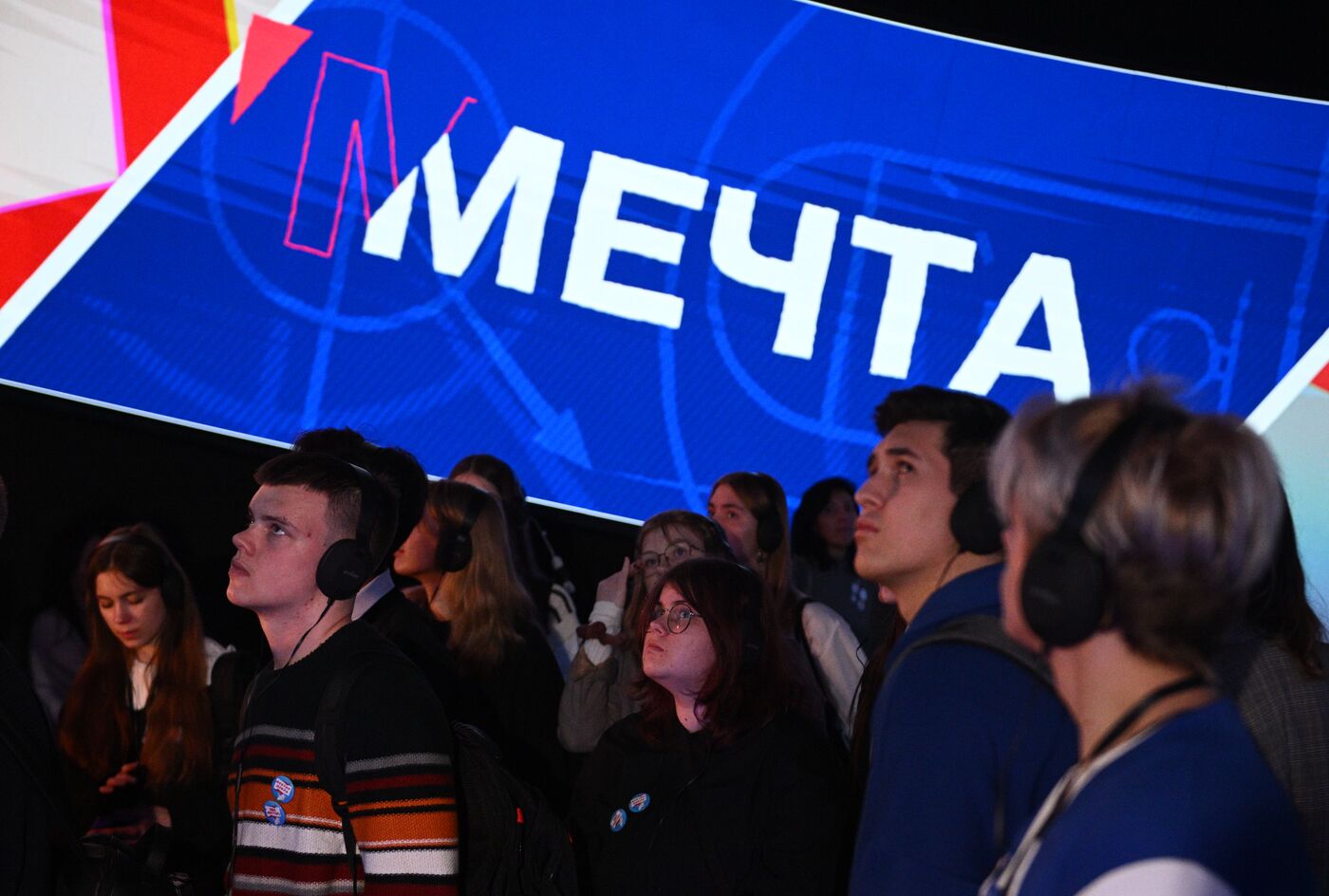 International RUSSIA EXPO forum and exhibition. Group tours for children from Russian regions.