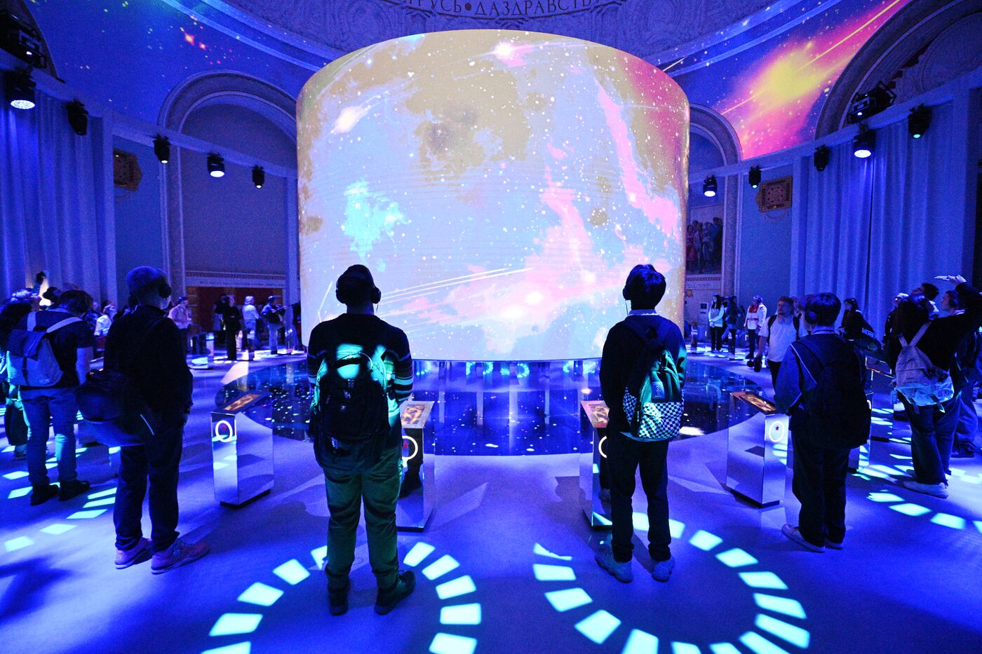 International RUSSIA EXPO forum and exhibition. Group tours for children from Russian regions.