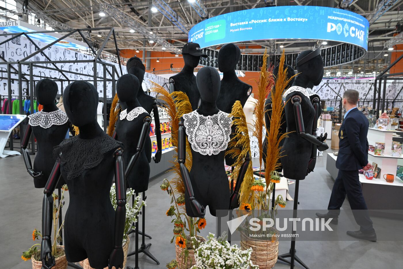 International RUSSIA EXPO forum and exhibition. Preparation for department store opening