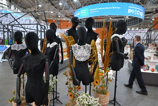 International RUSSIA EXPO forum and exhibition. Preparation for department store opening