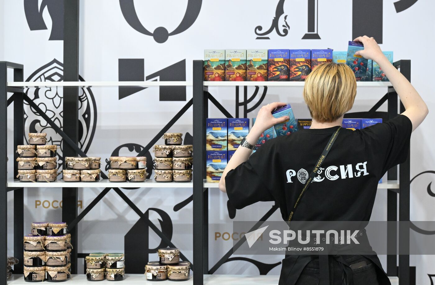 International RUSSIA EXPO forum and exhibition. Preparation for department store opening