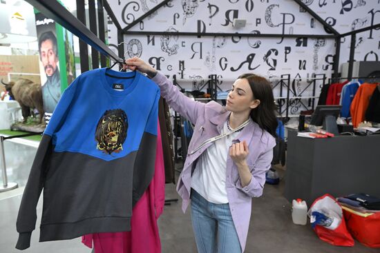 International RUSSIA EXPO forum and exhibition. Preparation for department store opening