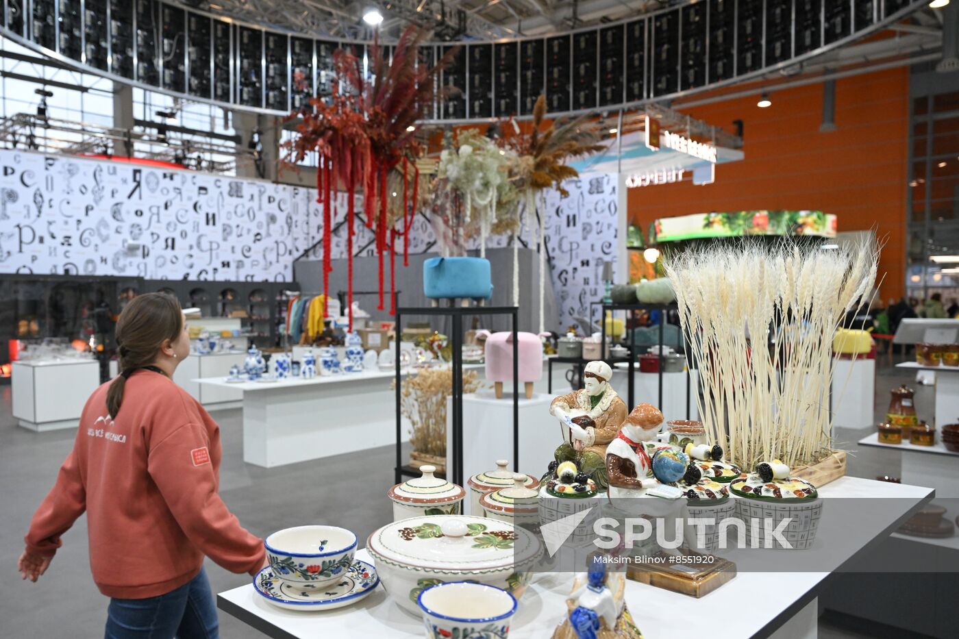 International RUSSIA EXPO forum and exhibition. Preparation for department store opening