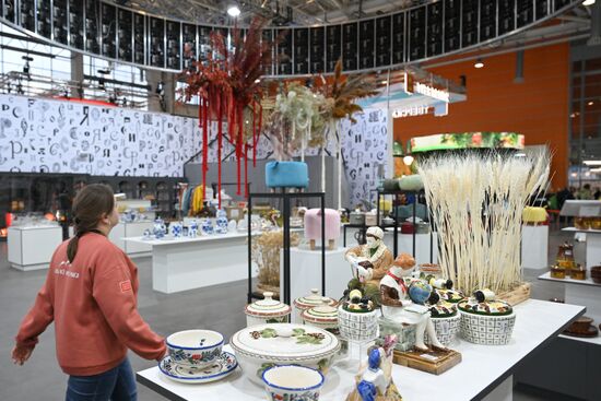International RUSSIA EXPO forum and exhibition. Preparation for department store opening