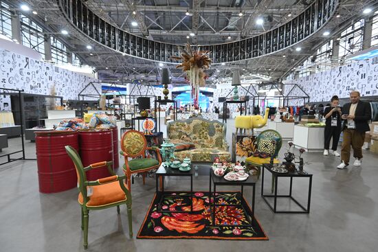 International RUSSIA EXPO forum and exhibition. Preparation for department store opening