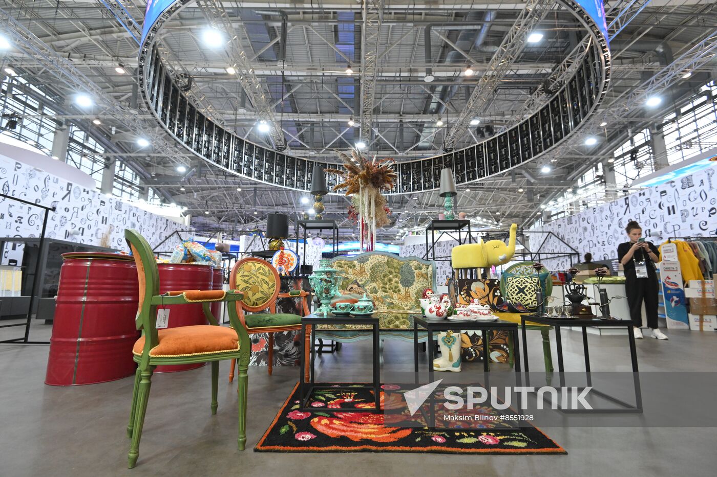 International RUSSIA EXPO forum and exhibition. Preparation for department store opening