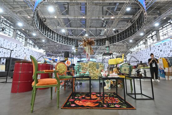 International RUSSIA EXPO forum and exhibition. Preparation for department store opening