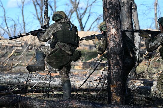 Russia Ukraine Military Operation Troops Training