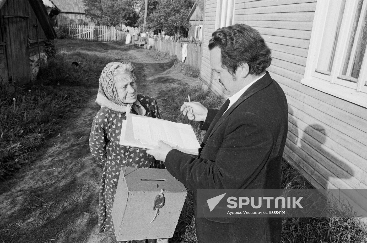 Elections to local councils of people's deputies in union and autonomous republics