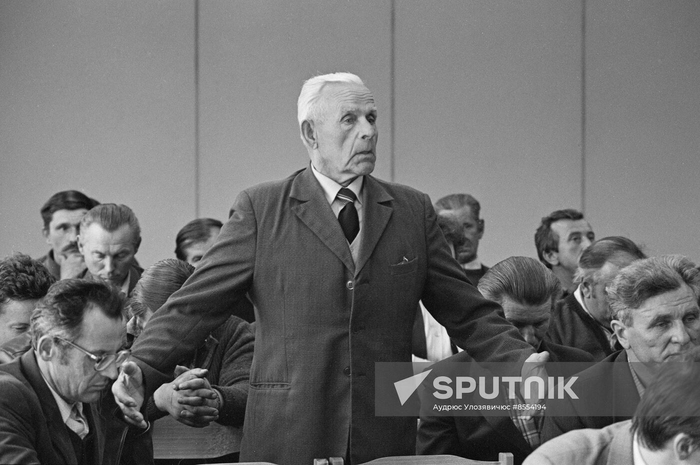 Elections to local councils of people's deputies in union and autonomous republics