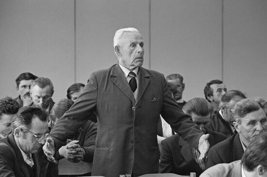 Elections to local councils of people's deputies in union and autonomous republics