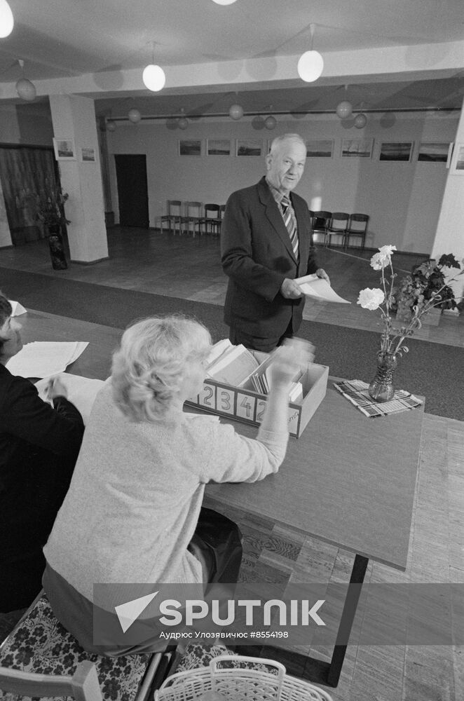 Elections to local councils of people's deputies in union and autonomous republics