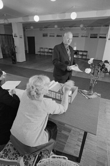 Elections to local councils of people's deputies in union and autonomous republics