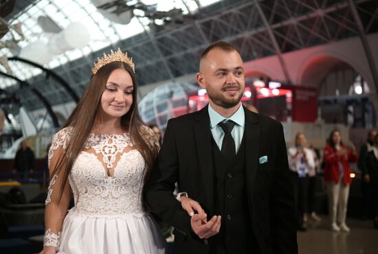 RUSSIA EXPO. Wedding at VDNKh: A Day of Cosmic Scale