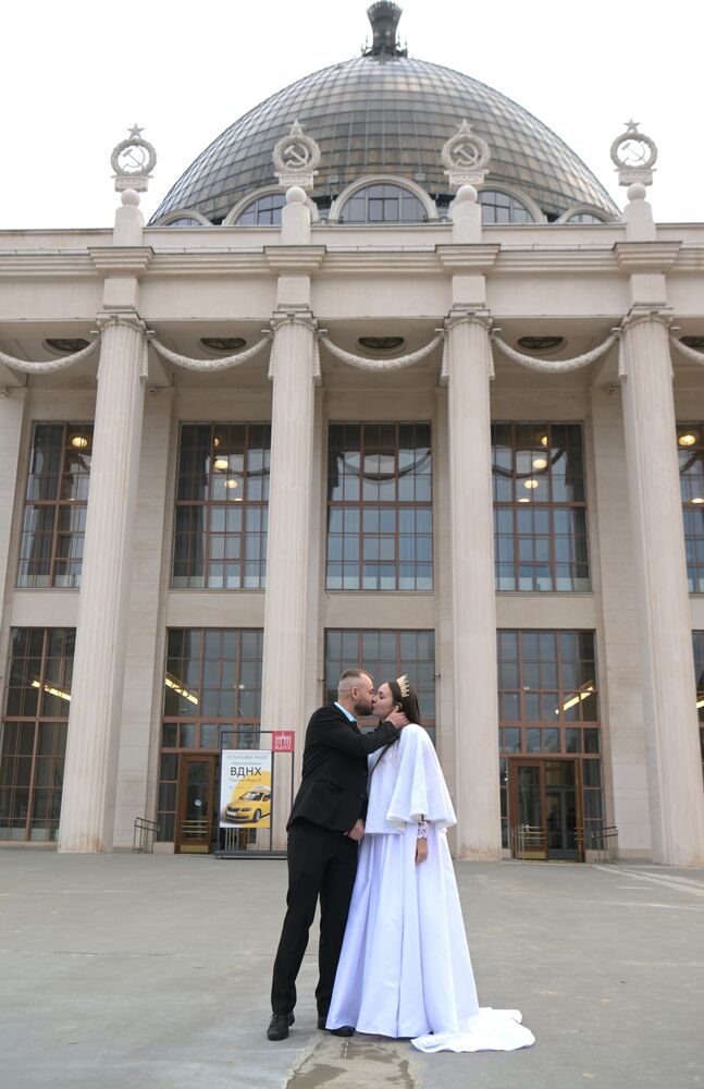 RUSSIA EXPO. Wedding at VDNKh: A Day of Cosmic Scale