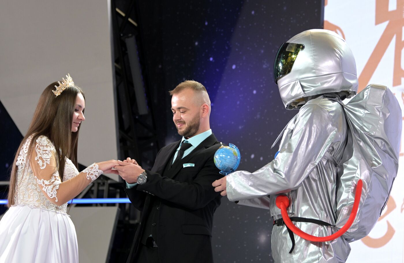 RUSSIA EXPO. Wedding at VDNKh: A Day of Cosmic Scale