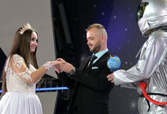 RUSSIA EXPO. Wedding at VDNKh: A Day of Cosmic Scale