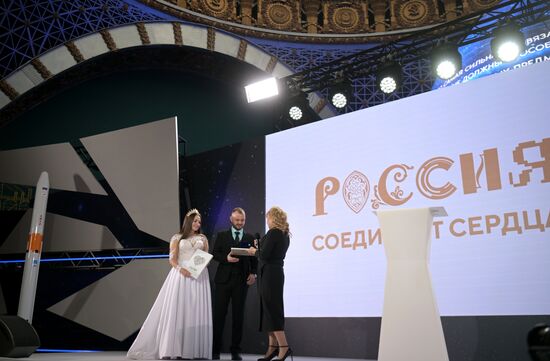 RUSSIA EXPO. Wedding at VDNKh: A Day of Cosmic Scale