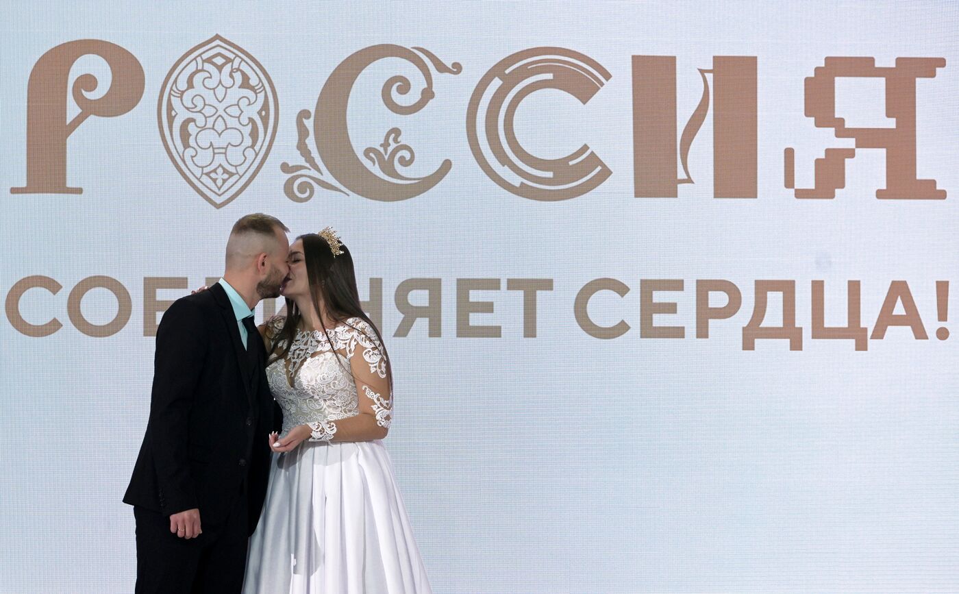 RUSSIA EXPO. Wedding at VDNKh: A Day of Cosmic Scale