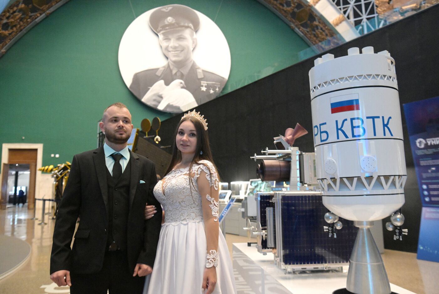RUSSIA EXPO. Wedding at VDNKh: A Day of Cosmic Scale