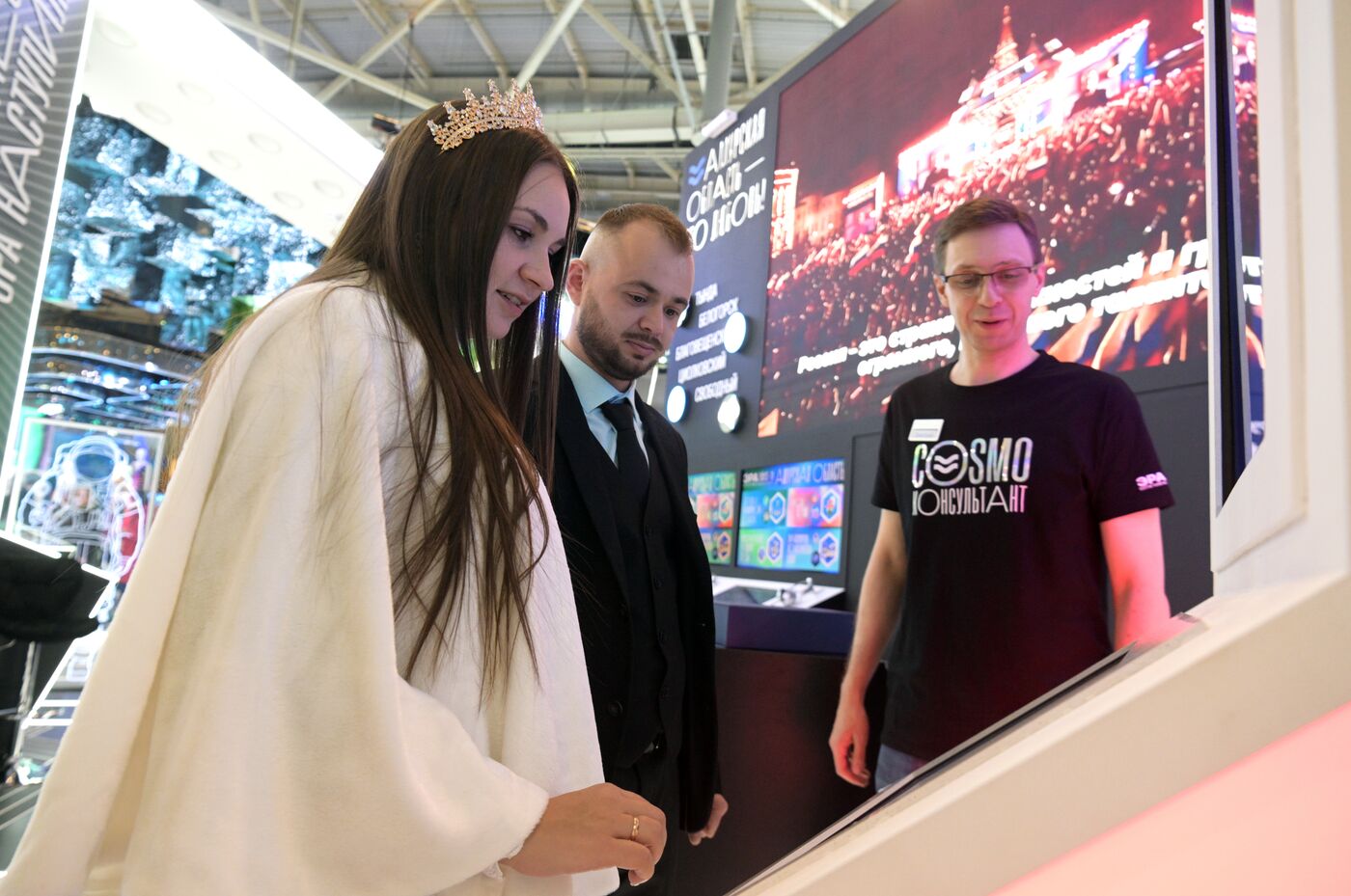 RUSSIA EXPO. Wedding at VDNKh: A Day of Cosmic Scale