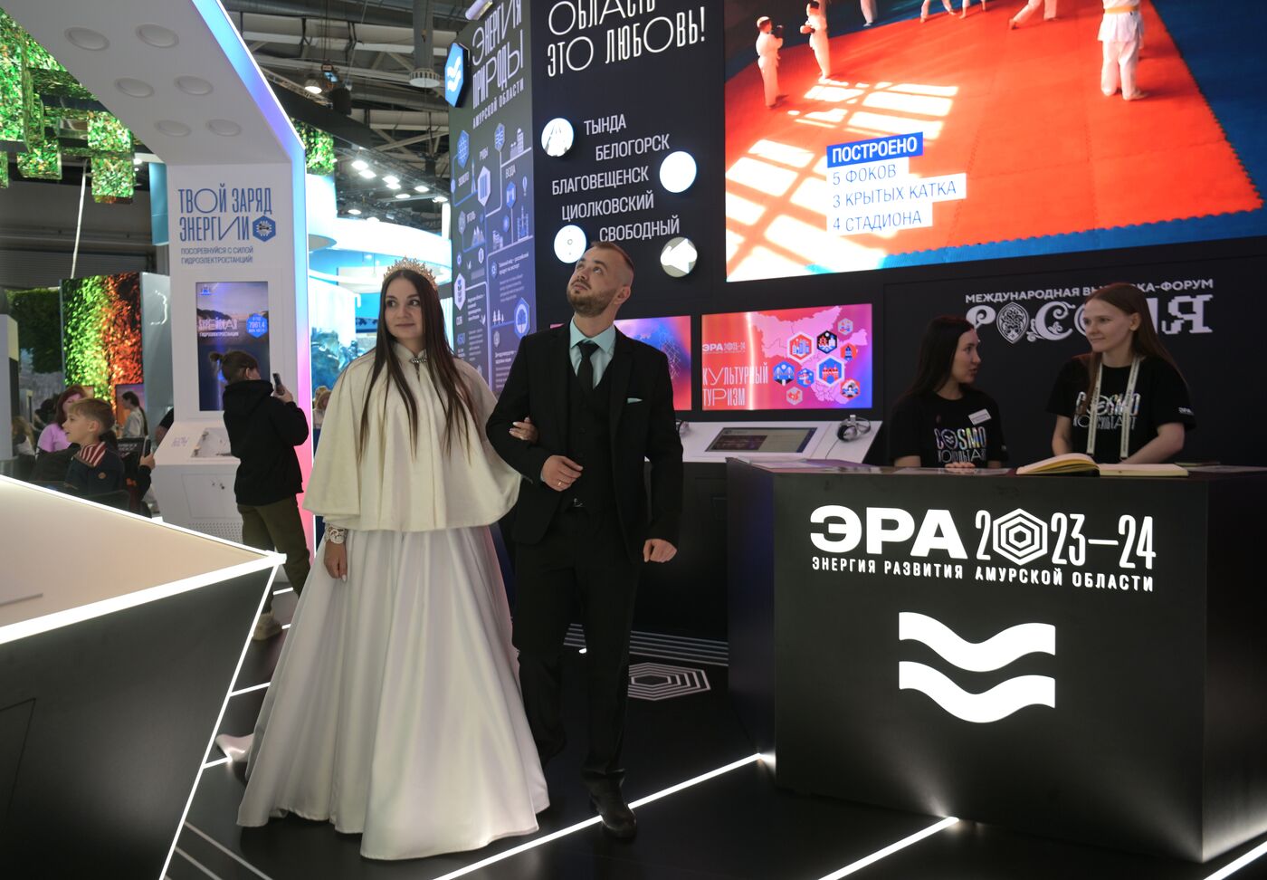RUSSIA EXPO. Wedding at VDNKh: A Day of Cosmic Scale