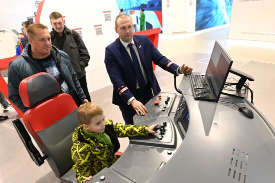 RUSSIA EXPO. Premiere of Steam Loco of The Fixies animated series