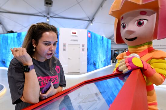 RUSSIA EXPO. Premiere of Steam Loco of The Fixies animated series