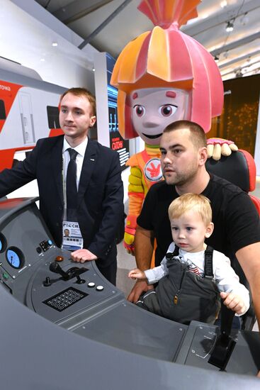 RUSSIA EXPO. Premiere of Steam Loco of The Fixies animated series