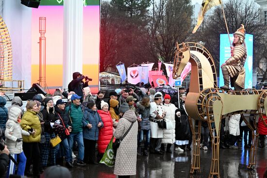 RUSSIA EXPO. Red Star band and Yury Kononov perform Russian Tank Alyosha song