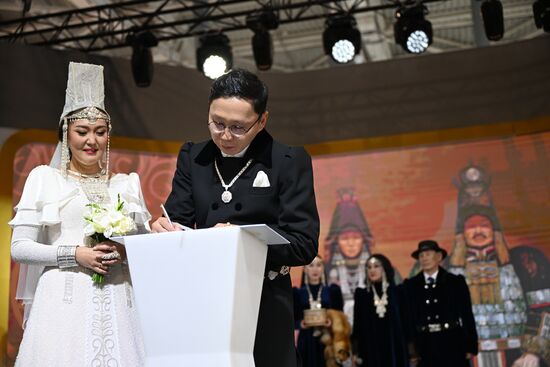 RUSSIA EXPO. Wedding ceremony with Yakut traditional rituals