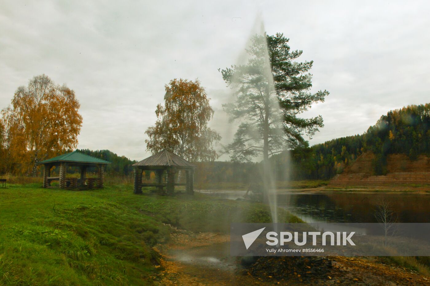 Spouting spring in Opoki