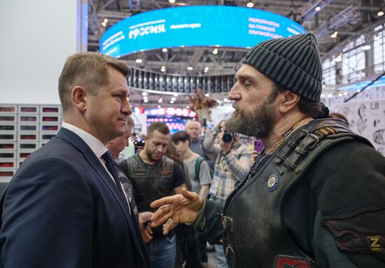 RUSSIA EXPO. Right: Night Wolves bikers' club president Alexander 'Surgeon' Zaldastanov. Location: Russia, Moscow. Author: Vladimir Astapkovich/Sputnik. Night Wolves bikers' club president Alexander 'Surgeon' Zaldastanov visits RUSSIA EXPO