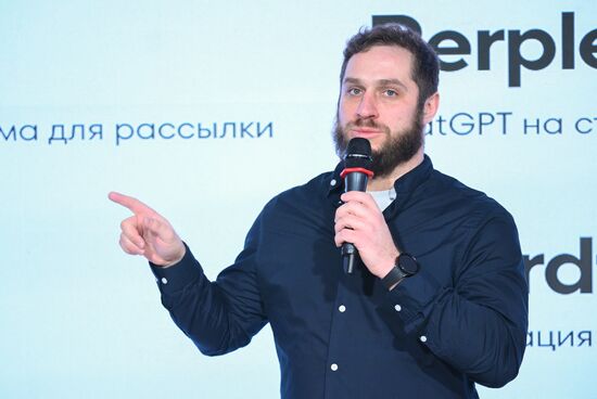 RUSSIA EXPO. Workshop: How to Turn a Human Into a Newsdesk