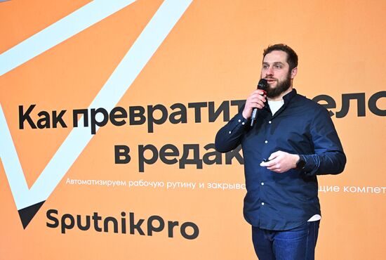 RUSSIA EXPO. Workshop: How to Turn a Human Into a Newsdesk