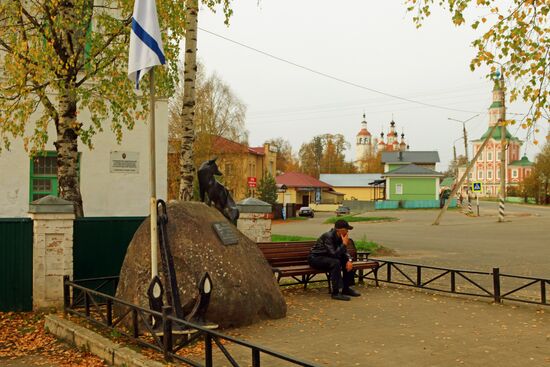 Monument to black fox in Totma