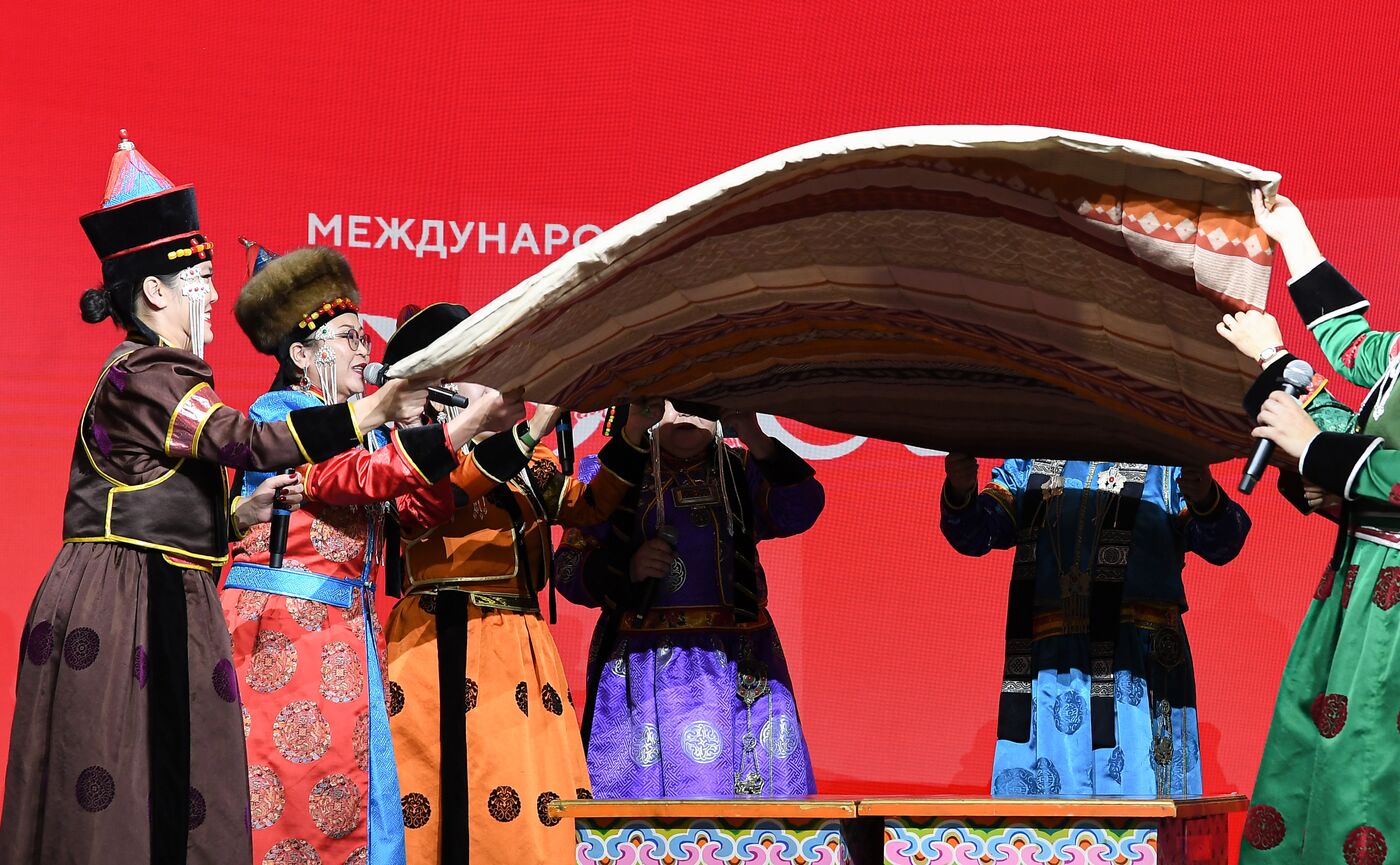 RUSSIA EXPO. Wedding ceremony in Buryat traditions