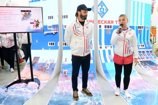 International RUSSIA EXPO forum and exhibition. Celebrity guests Ilya Averbukh and Sergei Karyakin tour Crimea stand