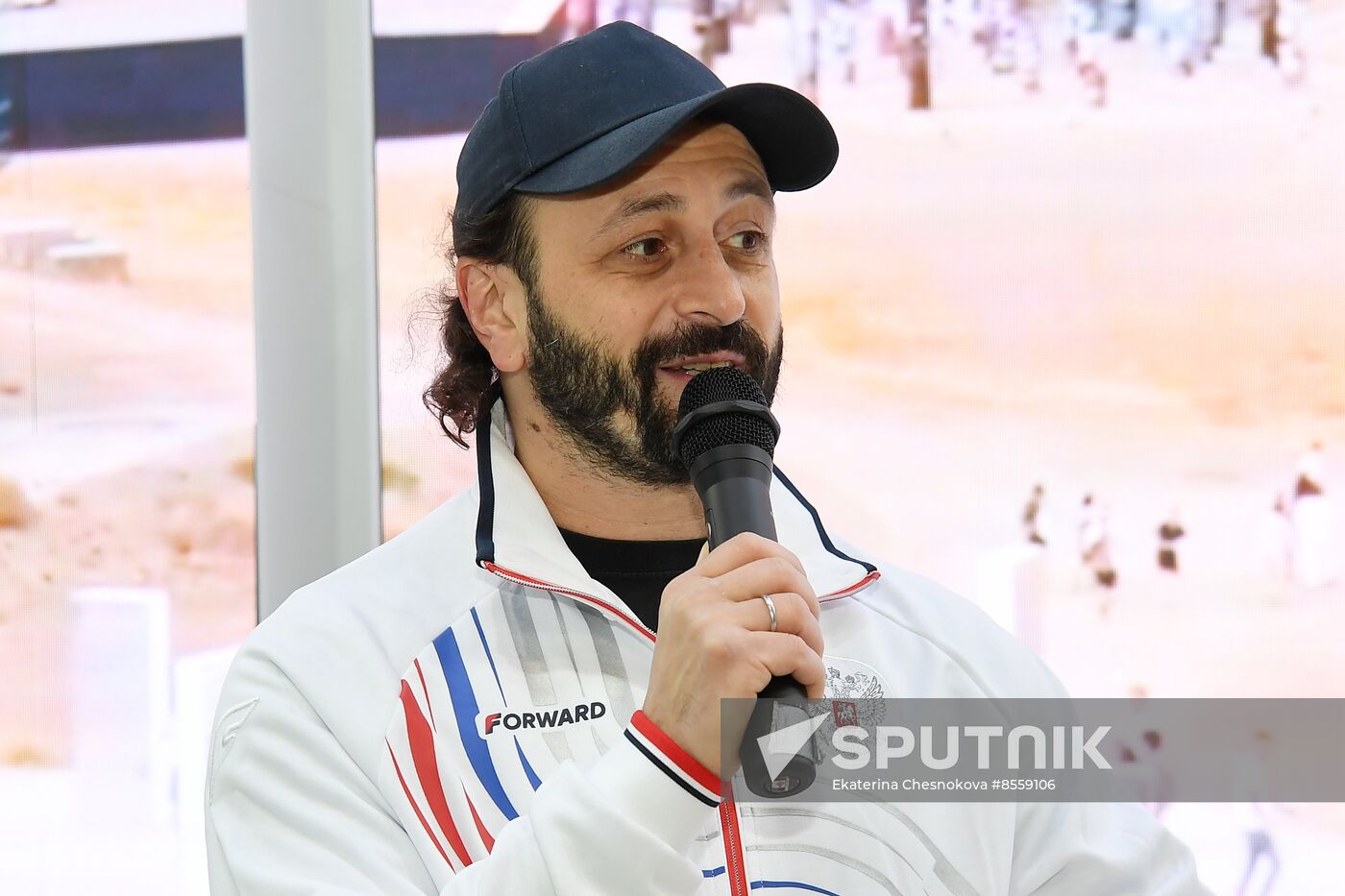 International RUSSIA EXPO forum and exhibition. Celebrity guests Ilya Averbukh and Sergei Karyakin tour Crimea stand