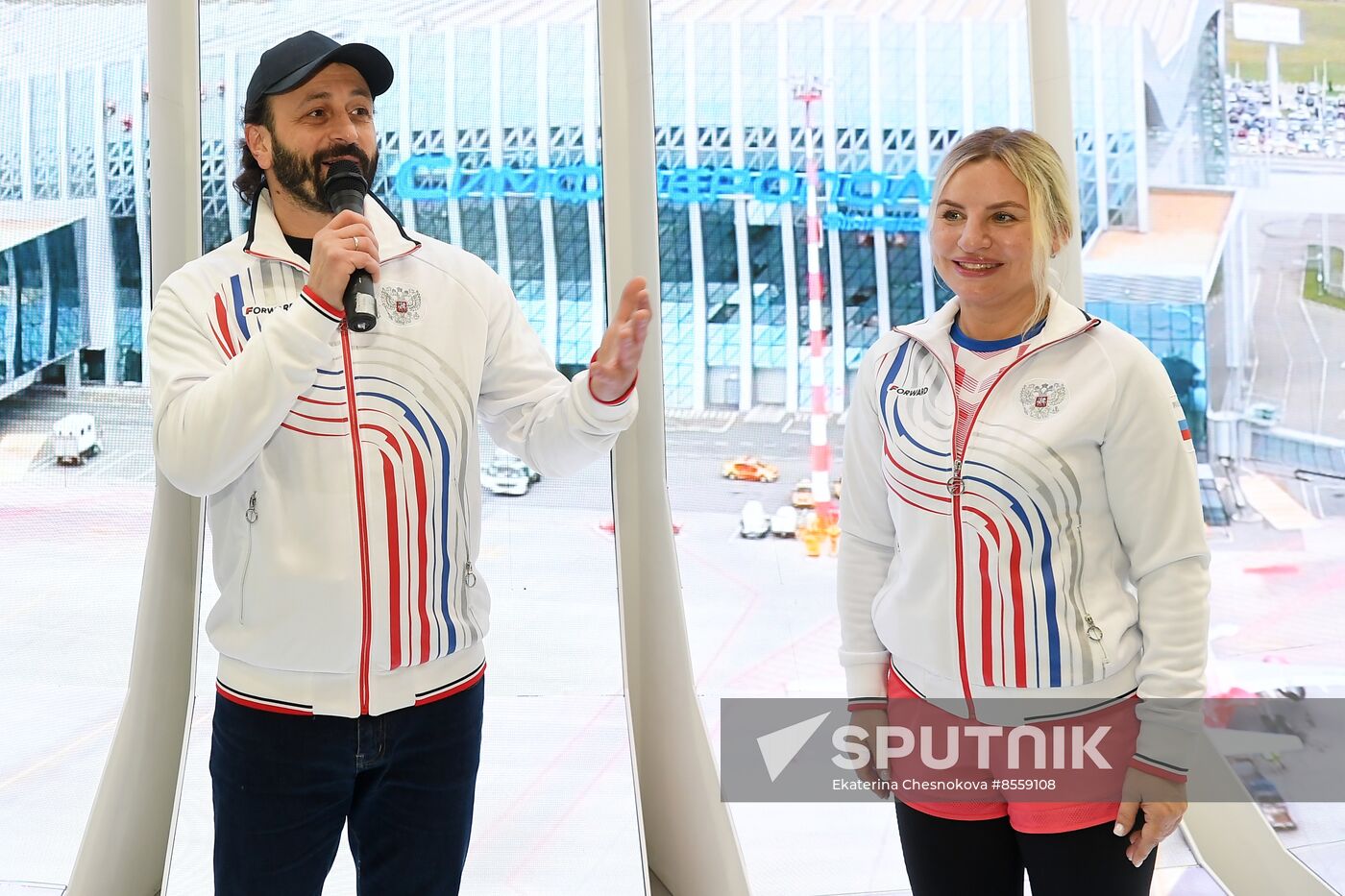 International RUSSIA EXPO forum and exhibition. Celebrity guests Ilya Averbukh and Sergei Karyakin tour Crimea stand