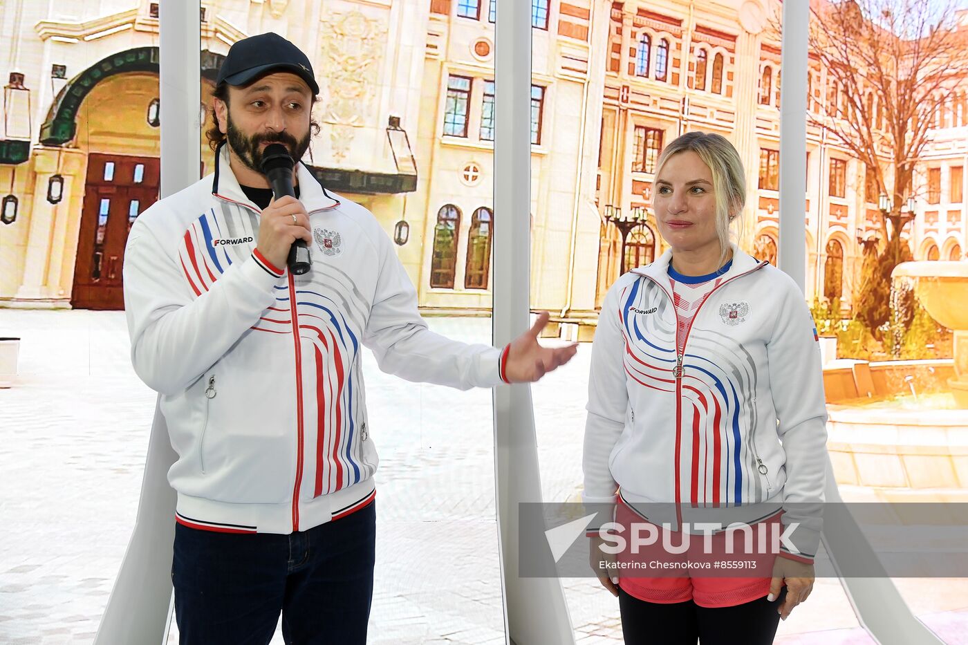International RUSSIA EXPO forum and exhibition. Celebrity guests Ilya Averbukh and Sergei Karyakin tour Crimea stand