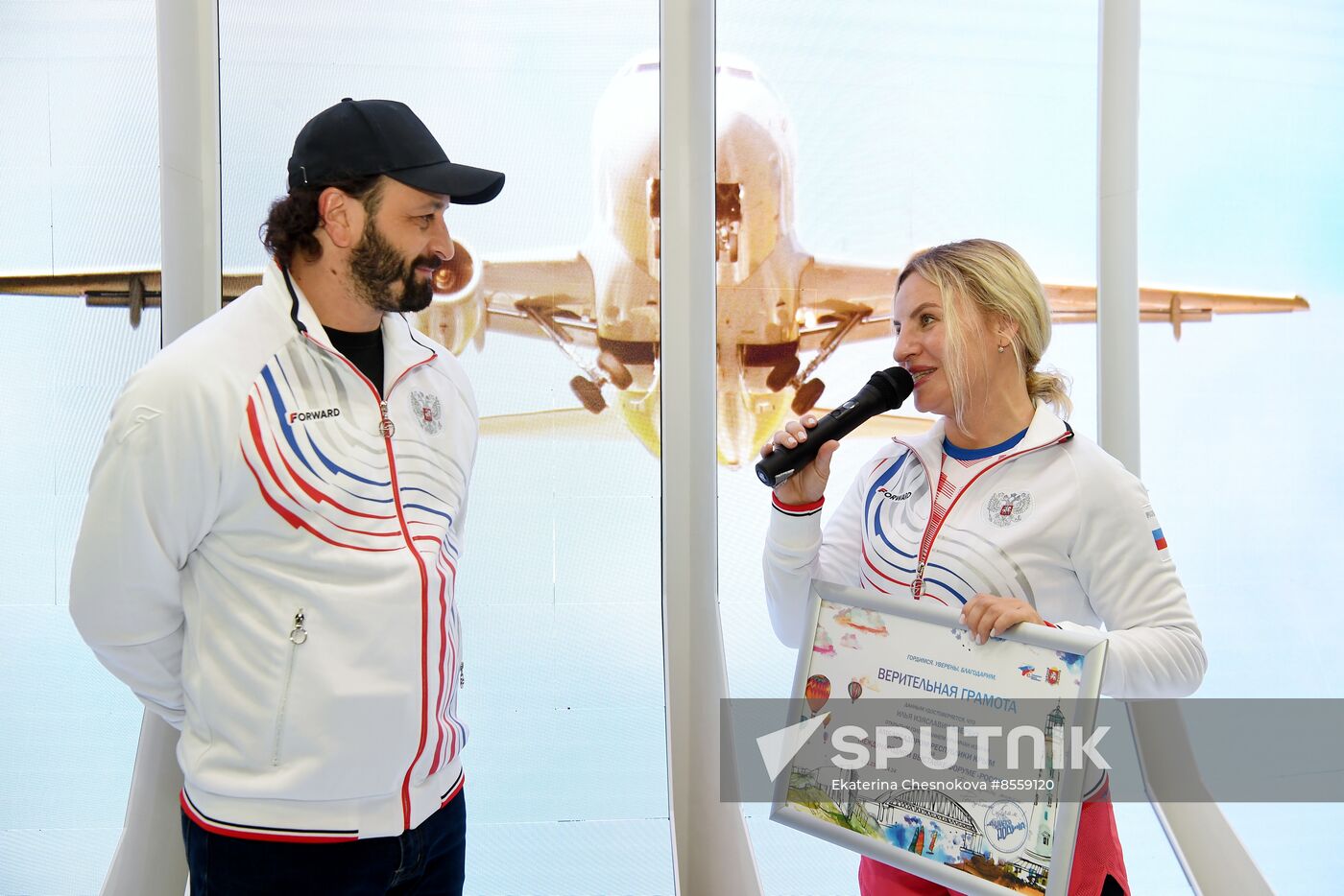 International RUSSIA EXPO forum and exhibition. Celebrity guests Ilya Averbukh and Sergei Karyakin tour Crimea stand