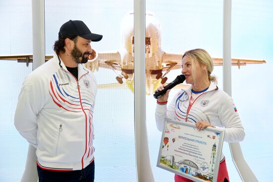 International RUSSIA EXPO forum and exhibition. Celebrity guests Ilya Averbukh and Sergei Karyakin tour Crimea stand