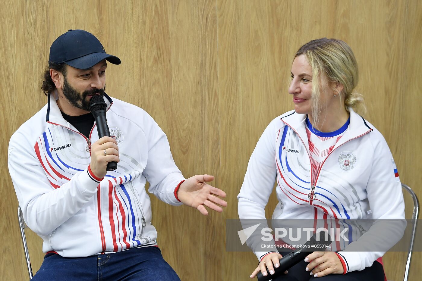 International RUSSIA EXPO forum and exhibition. Celebrity guests Ilya Averbukh and Sergei Karyakin tour Crimea stand