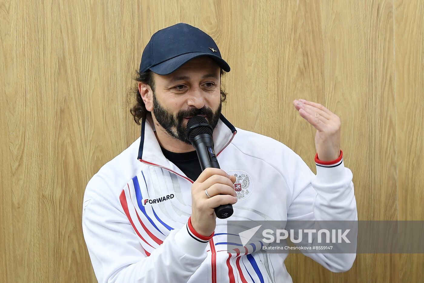 International RUSSIA EXPO forum and exhibition. Celebrity guests Ilya Averbukh and Sergei Karyakin tour Crimea stand