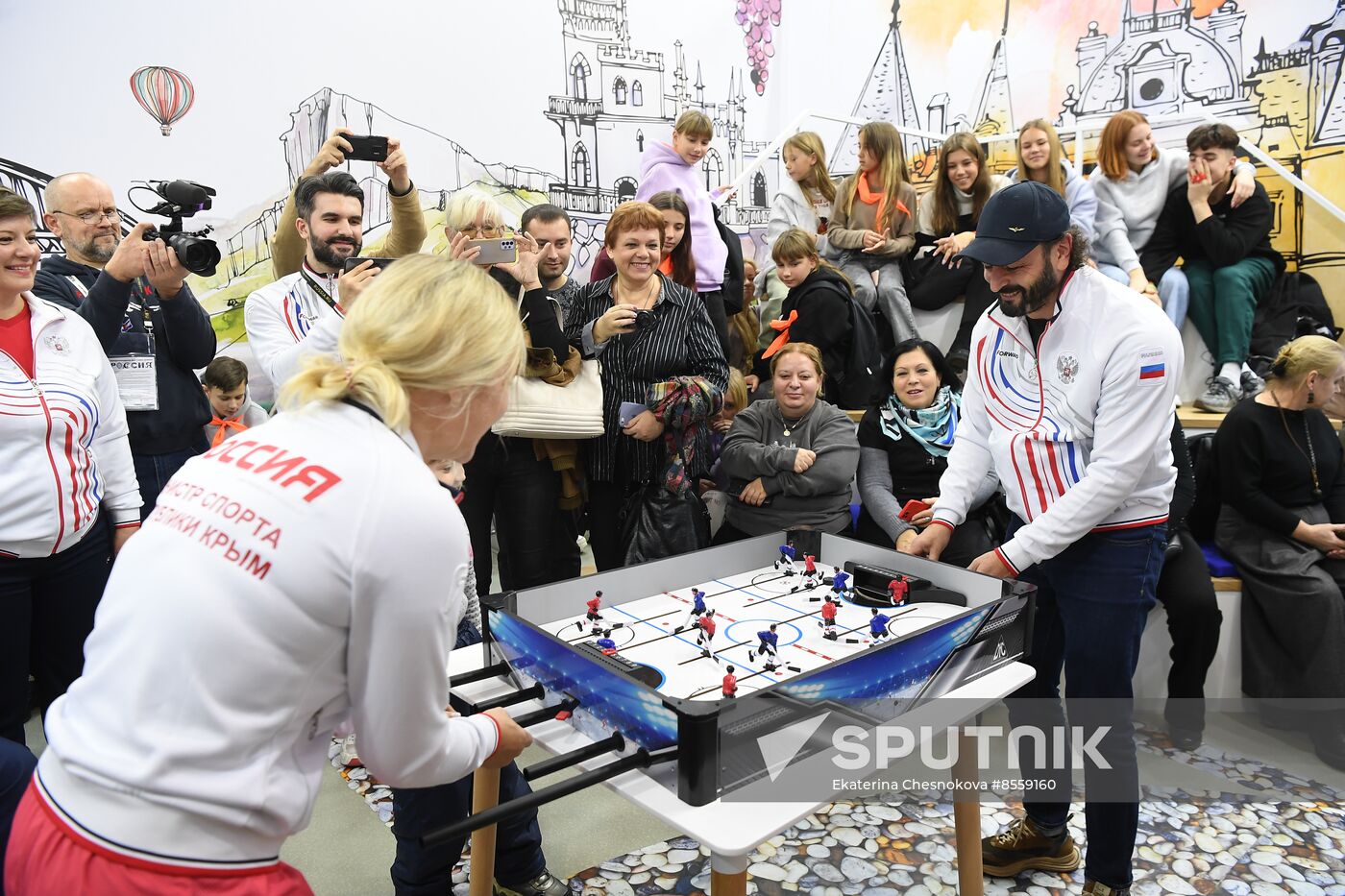 International RUSSIA EXPO forum and exhibition. Celebrity guests Ilya Averbukh and Sergei Karyakin tour Crimea stand