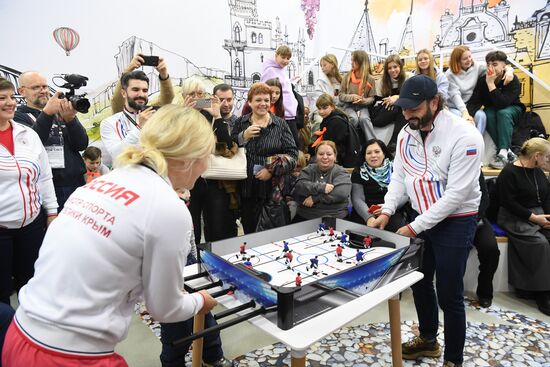 International RUSSIA EXPO forum and exhibition. Celebrity guests Ilya Averbukh and Sergei Karyakin tour Crimea stand