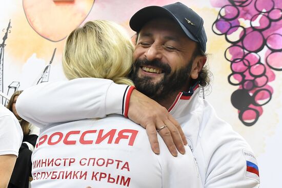 International RUSSIA EXPO forum and exhibition. Celebrity guests Ilya Averbukh and Sergei Karyakin tour Crimea stand